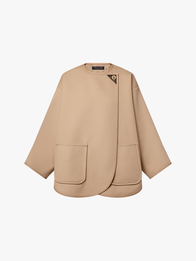 Long double-faced coat with eyelet fastening