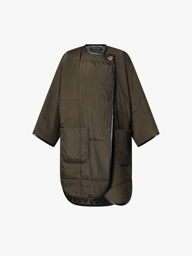 Quilted coat with eyelet fastening