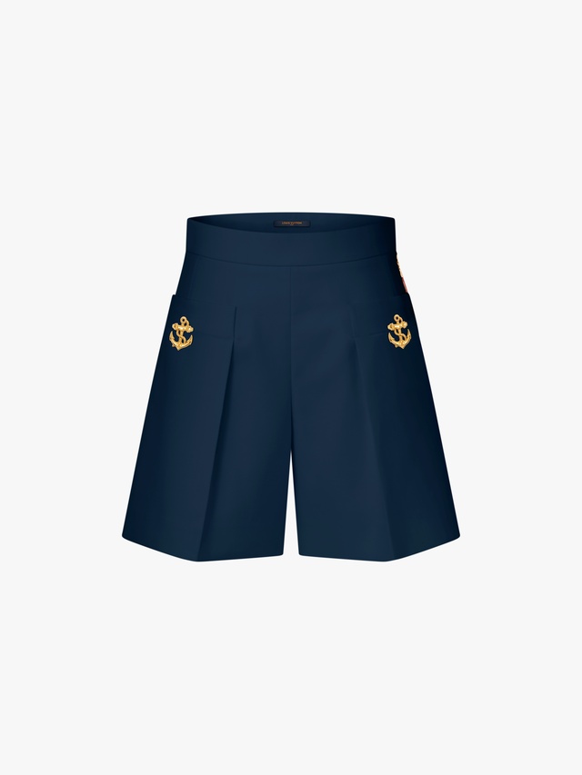 Dressy shorts with anchor buttons