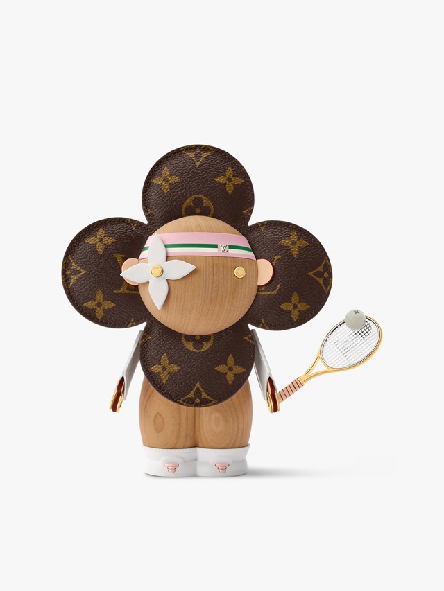 Vivienne tennis figurine