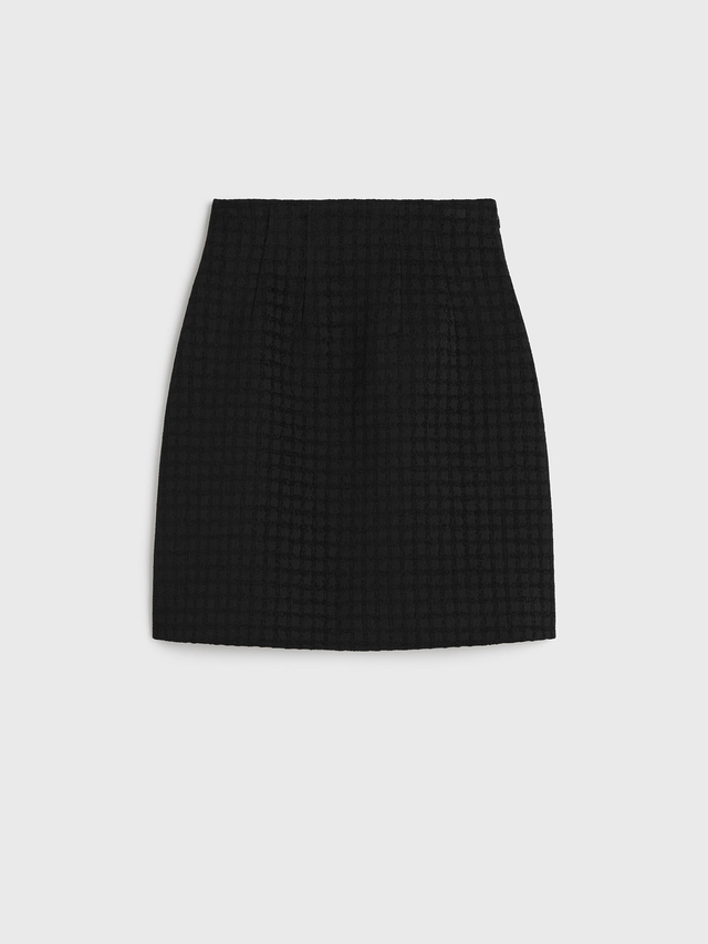 Curved skirt black